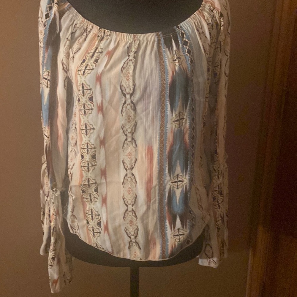Womens groovy, top with flared sleeves